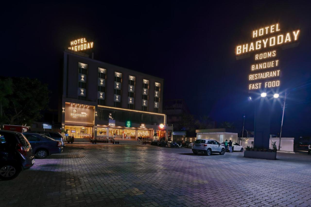 Hotel Bhagyoday Ahmadabad Zewnętrze zdjęcie